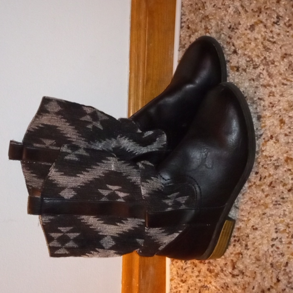 Black cowgirl boots